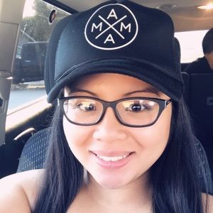 Meet your Posher, April